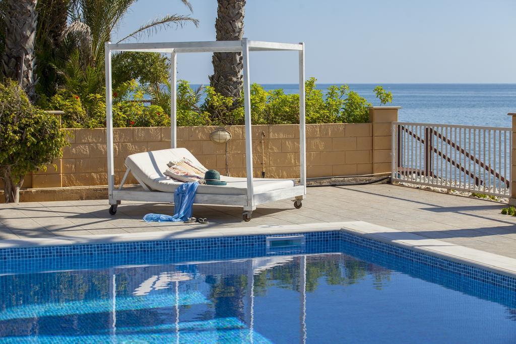 Meneou Beachfront Villa Sunset Pervolia Quarto foto