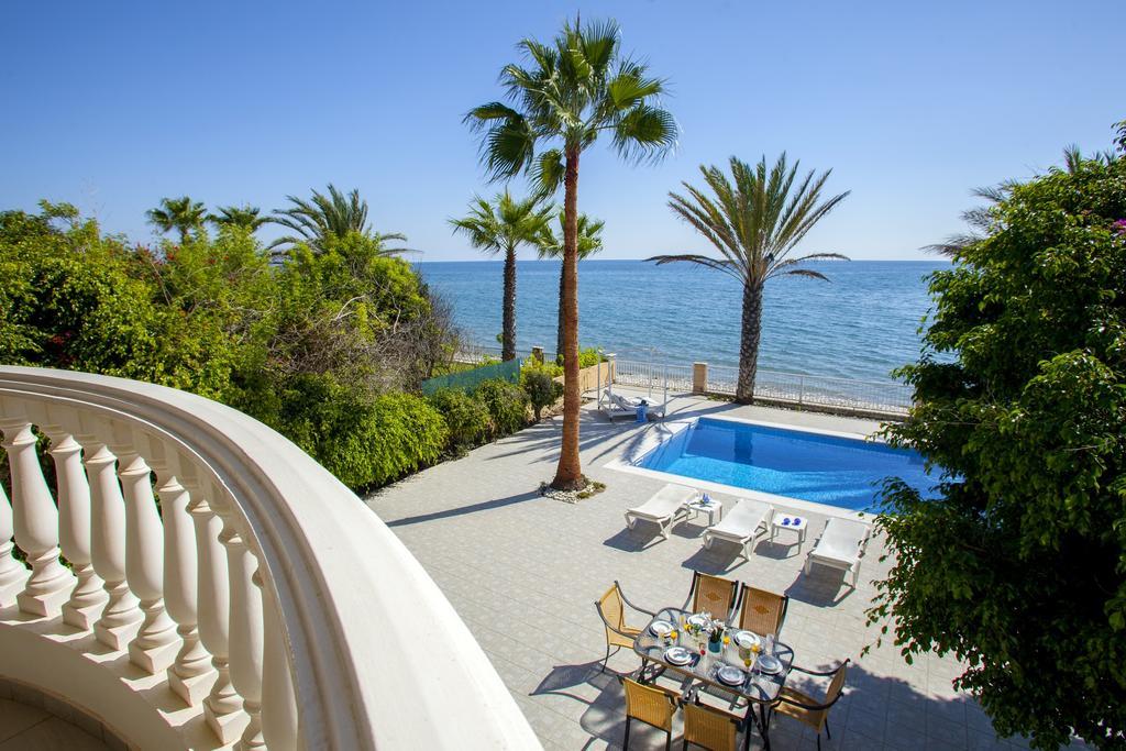 Meneou Beachfront Villa Sunset Pervolia Quarto foto