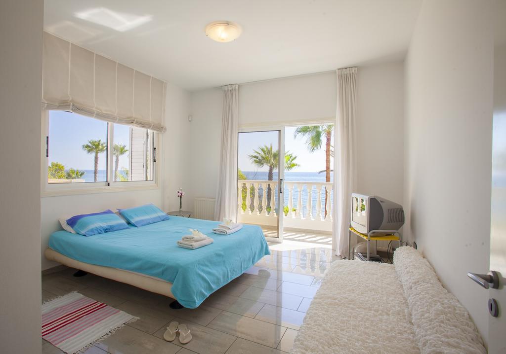 Meneou Beachfront Villa Sunset Pervolia Quarto foto