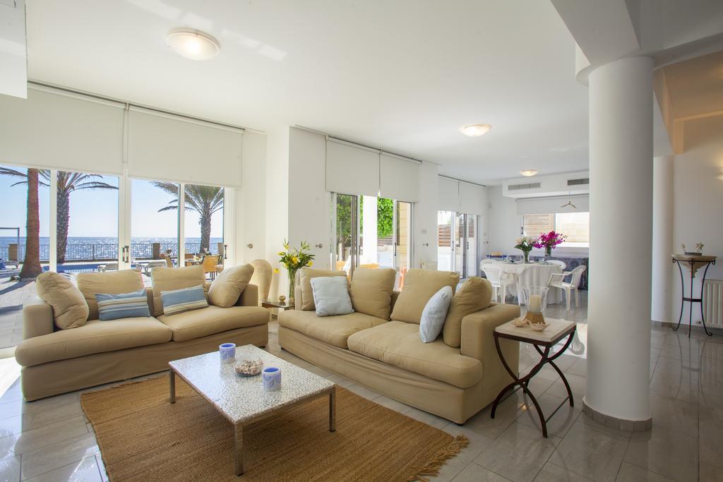 Meneou Beachfront Villa Sunset Pervolia Quarto foto