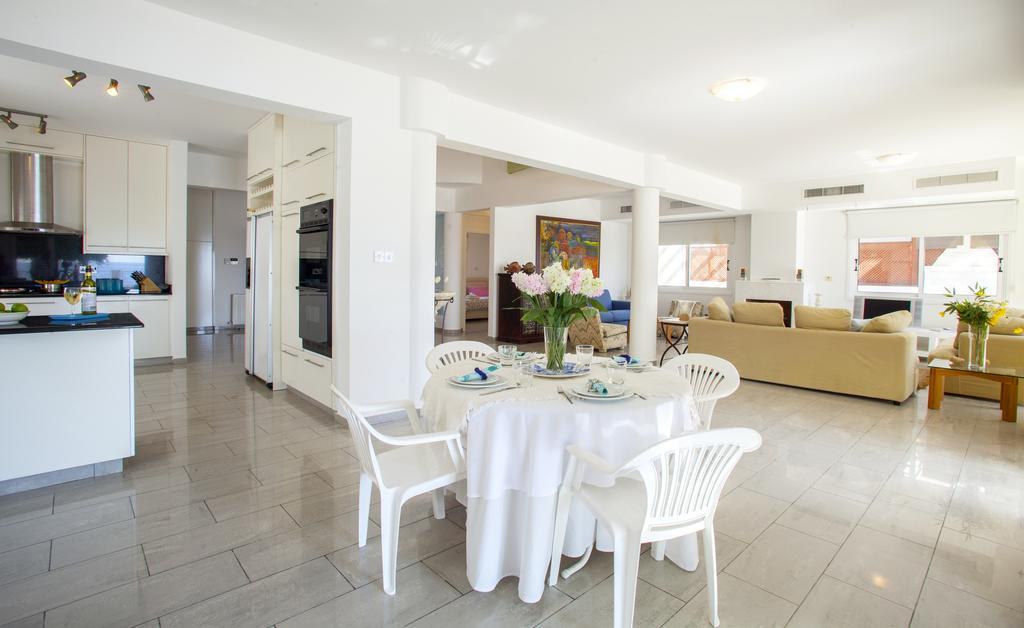 Meneou Beachfront Villa Sunset Pervolia Quarto foto
