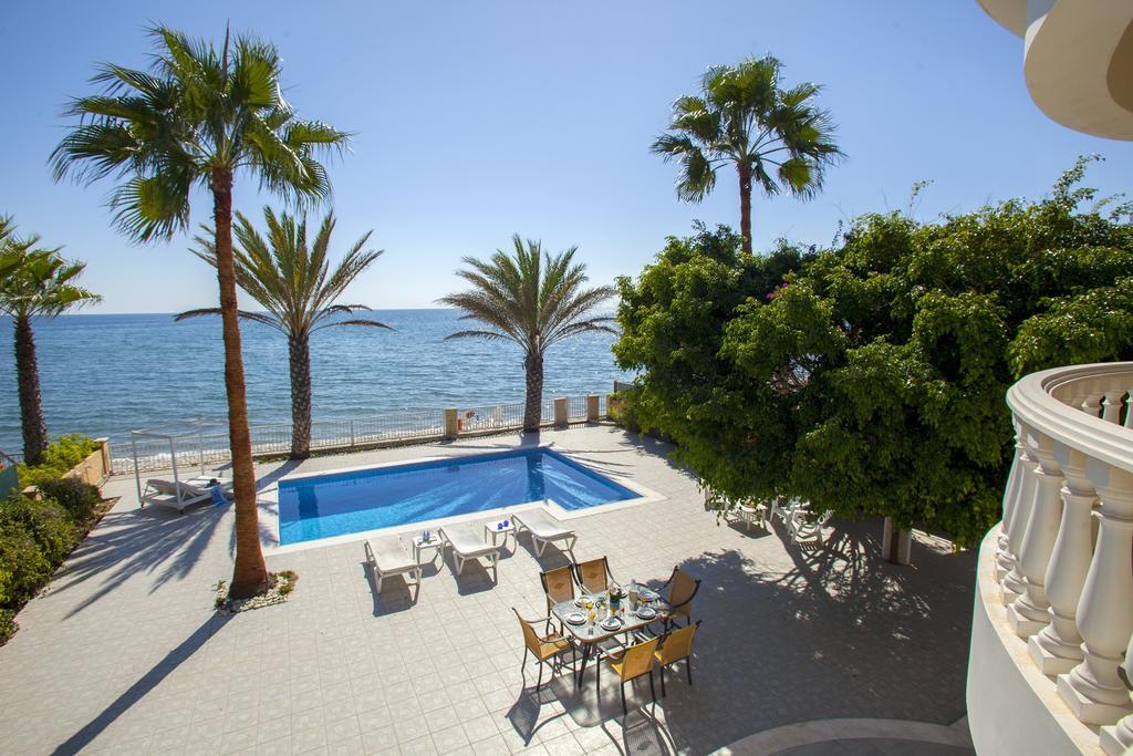 Meneou Beachfront Villa Sunset Pervolia Quarto foto