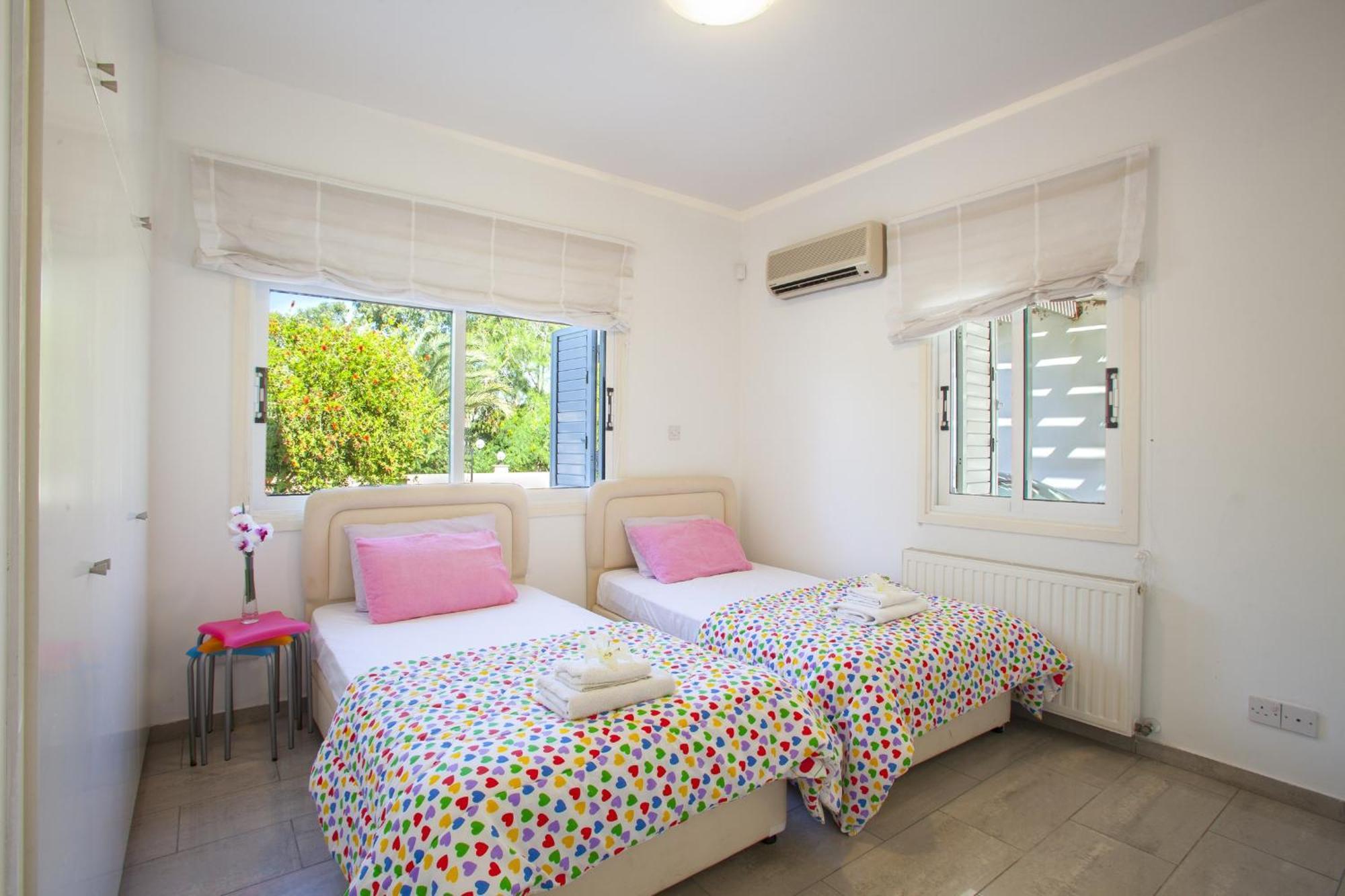 Meneou Beachfront Villa Sunset Pervolia Exterior foto