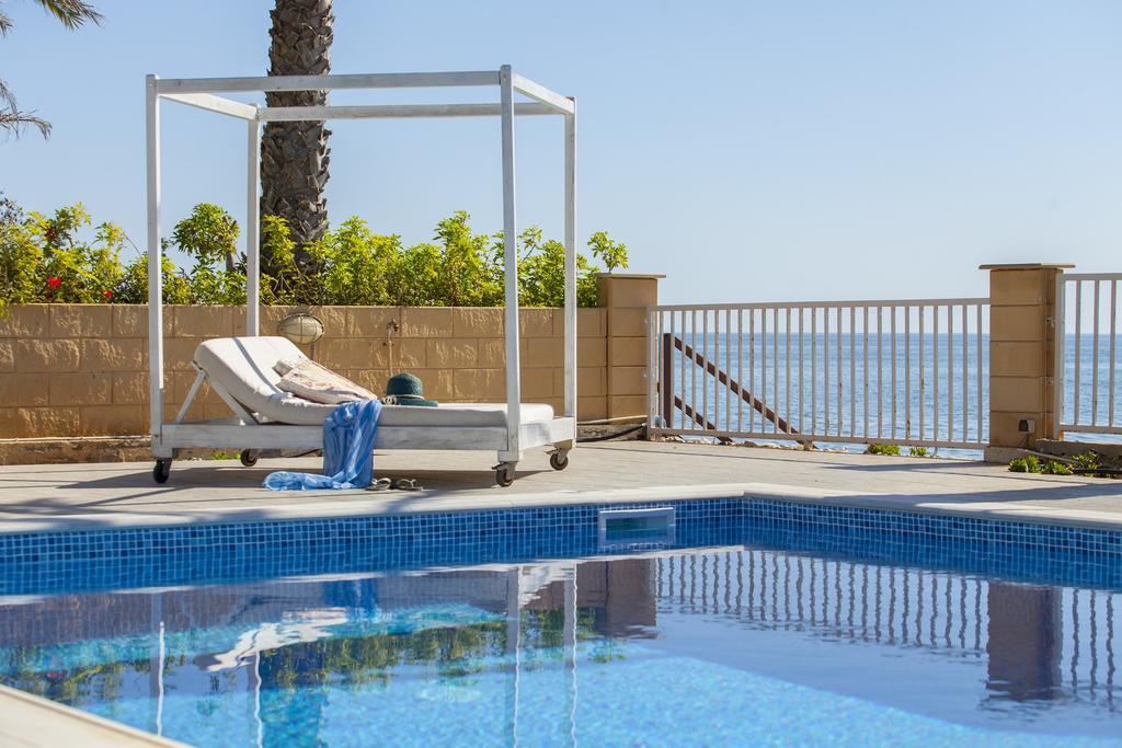 Meneou Beachfront Villa Sunset Pervolia Quarto foto