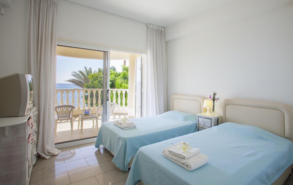 Meneou Beachfront Villa Sunset Pervolia Quarto foto