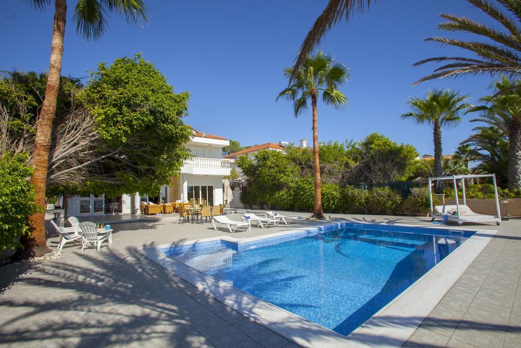 Meneou Beachfront Villa Sunset Pervolia Quarto foto