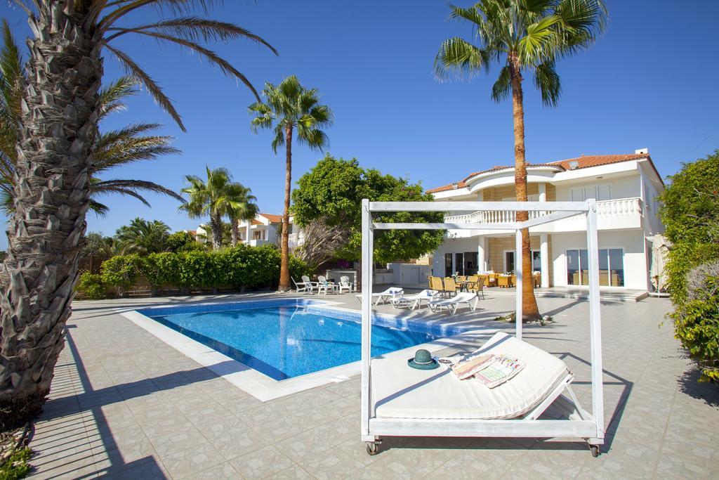 Meneou Beachfront Villa Sunset Pervolia Exterior foto