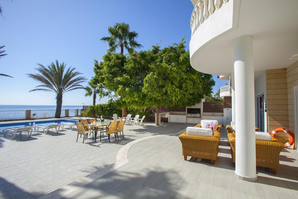 Meneou Beachfront Villa Sunset Pervolia Quarto foto