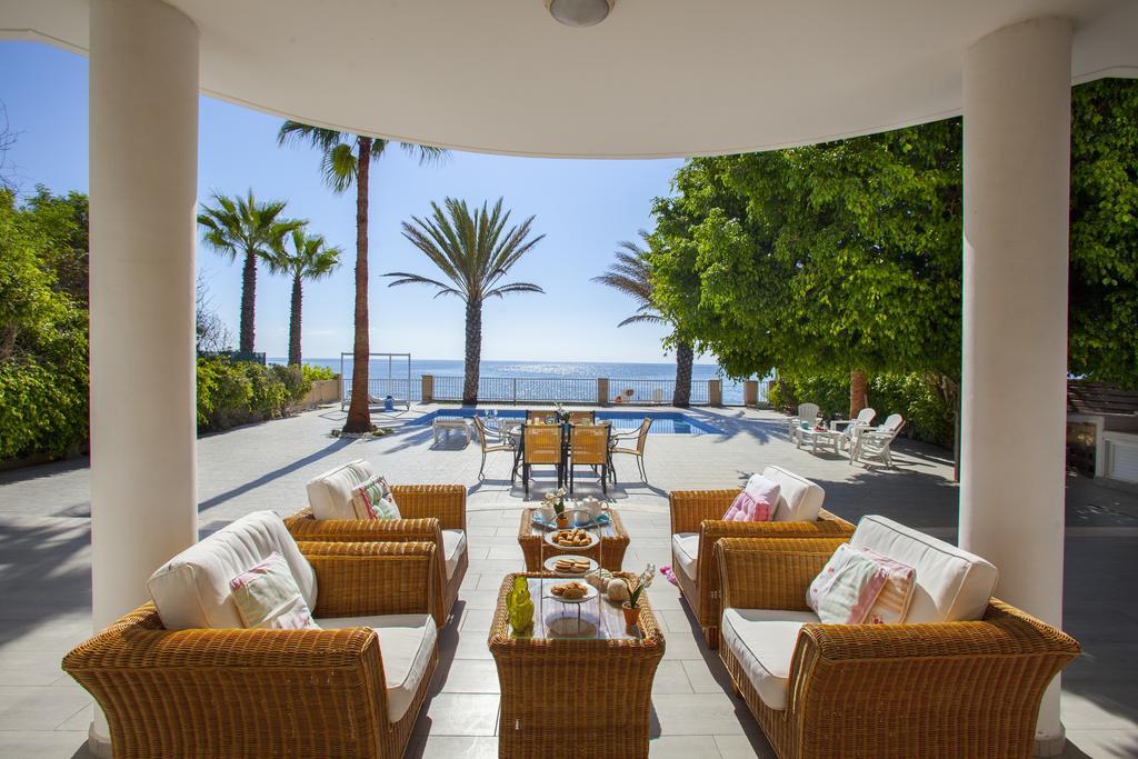 Meneou Beachfront Villa Sunset Pervolia Quarto foto