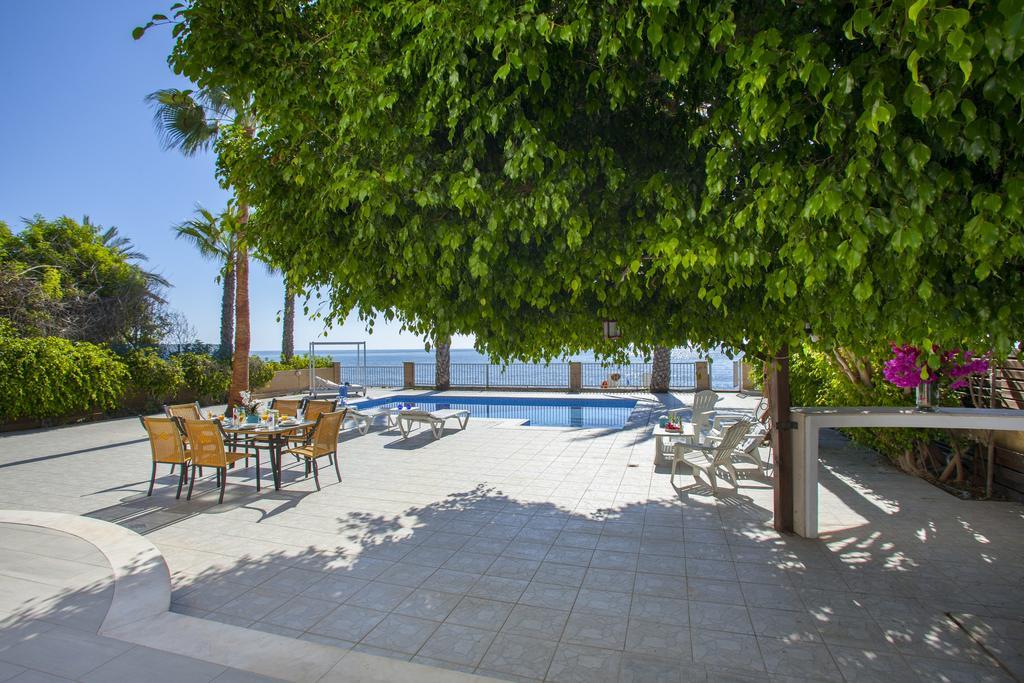 Meneou Beachfront Villa Sunset Pervolia Quarto foto
