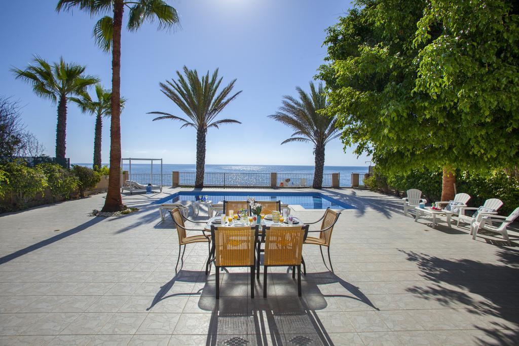 Meneou Beachfront Villa Sunset Pervolia Quarto foto